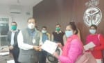 कलेक्ट्रेट सभागार में शक्ति चैंपियंस को सम्मानित करते डीएम राजेंद्र प्रसाद।
