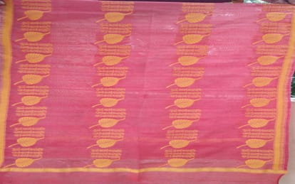 Weaver Bachlal Maurya preparing special Angavastram for PM Modi