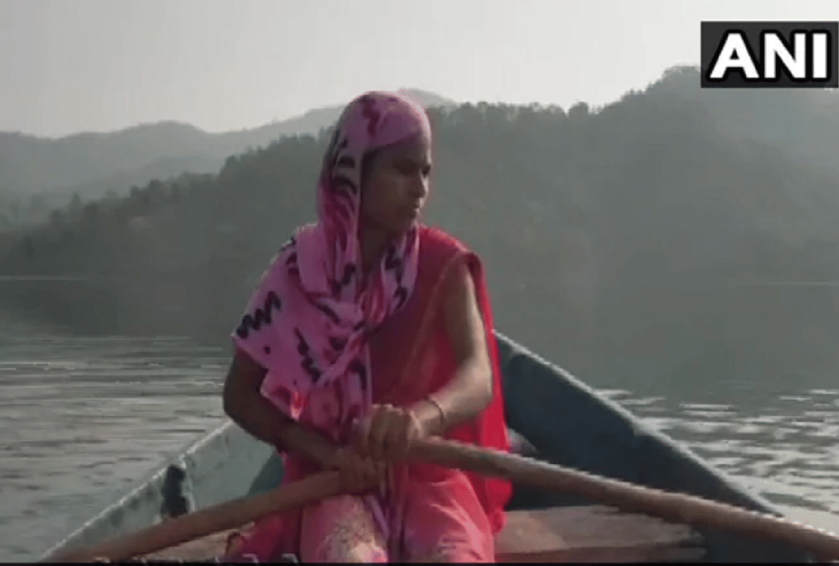 an anganwadi worker rows 18 km daily to feed children