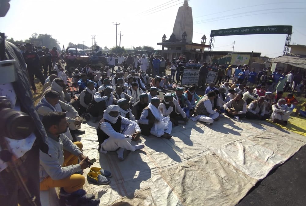 Kisan Andolan News: Indian Farmers Union Tikait protester Doing Delhi Dehradun Highway Jam photos