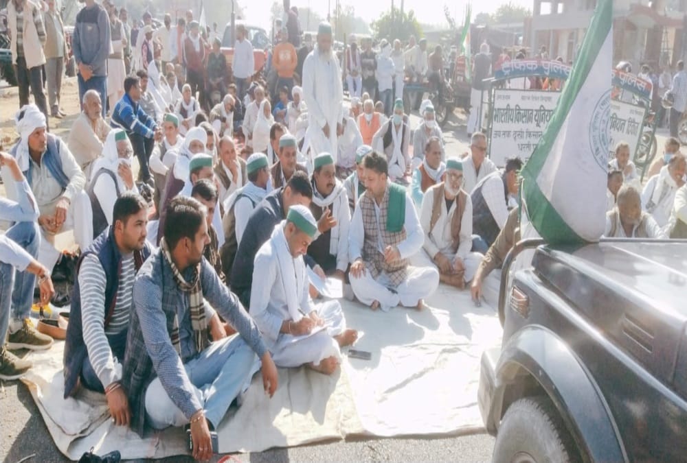 Kisan Andolan News: Indian Farmers Union Tikait protester Doing Delhi Dehradun Highway Jam photos