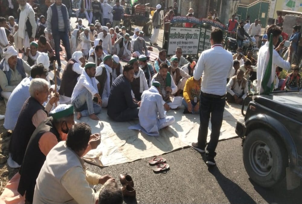 Kisan Andolan News: Indian Farmers Union Tikait protester Doing Delhi Dehradun Highway Jam photos