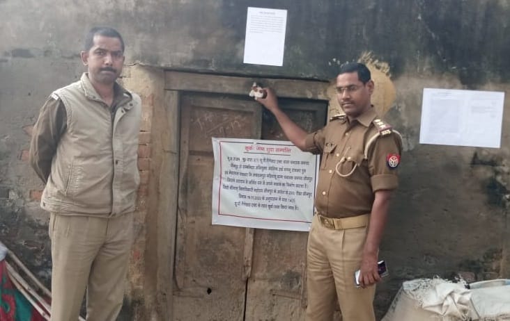 Jaunpur police confiscated the property of crook gangs and execute crime