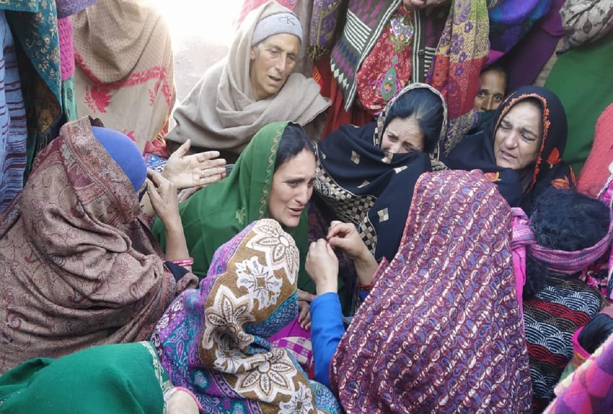 Martyred Ratan Singh body brought to home people gathers for seeing him
