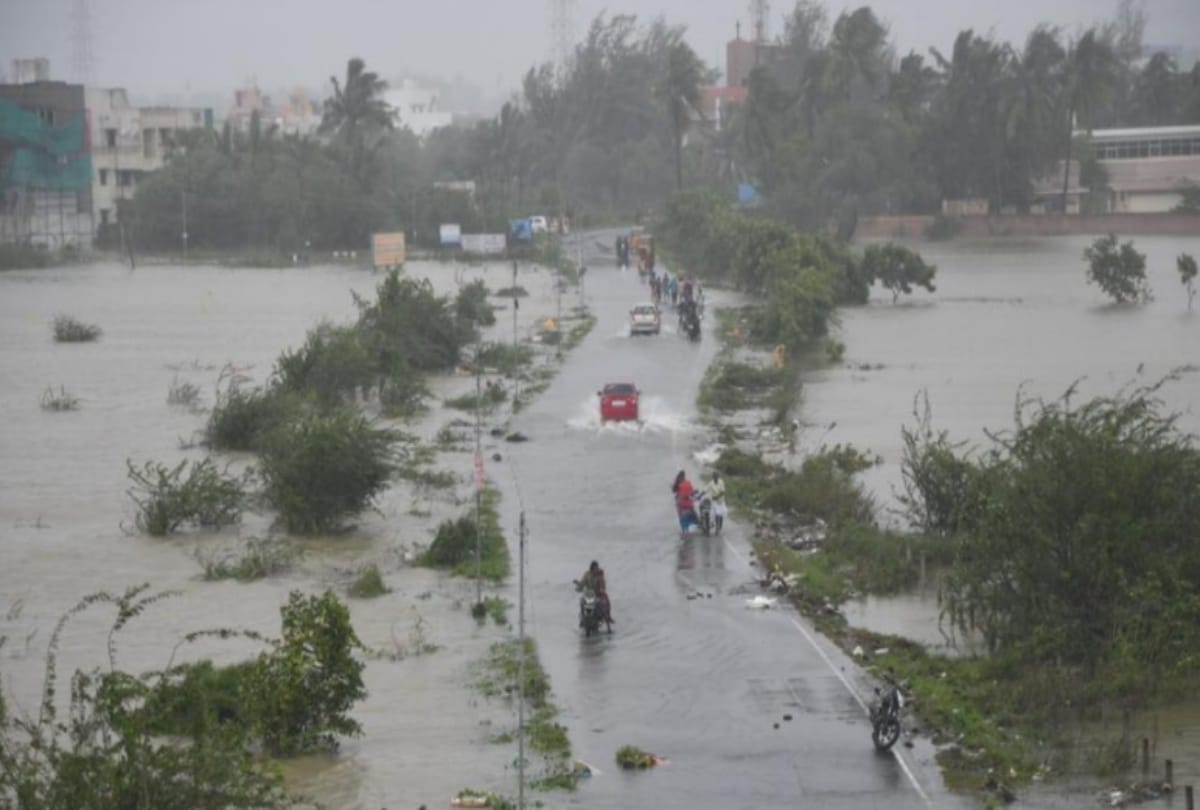 Cyclone Nivar weakens at Tamil Nadu coast, one killed in Andhra Pradesh