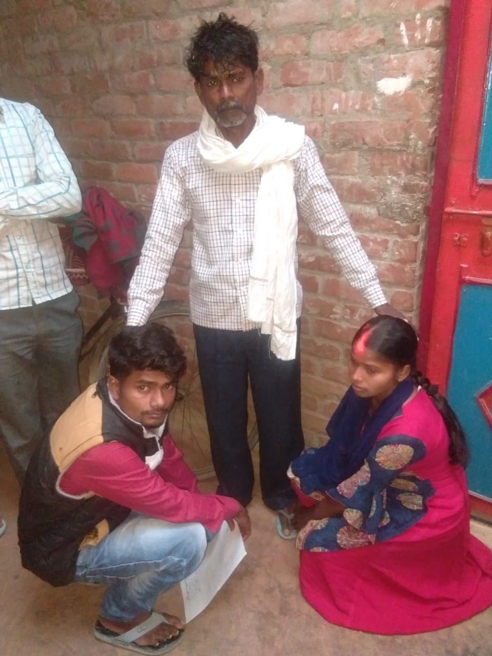 Doli neither procession, the young man arrived to marry by bike
