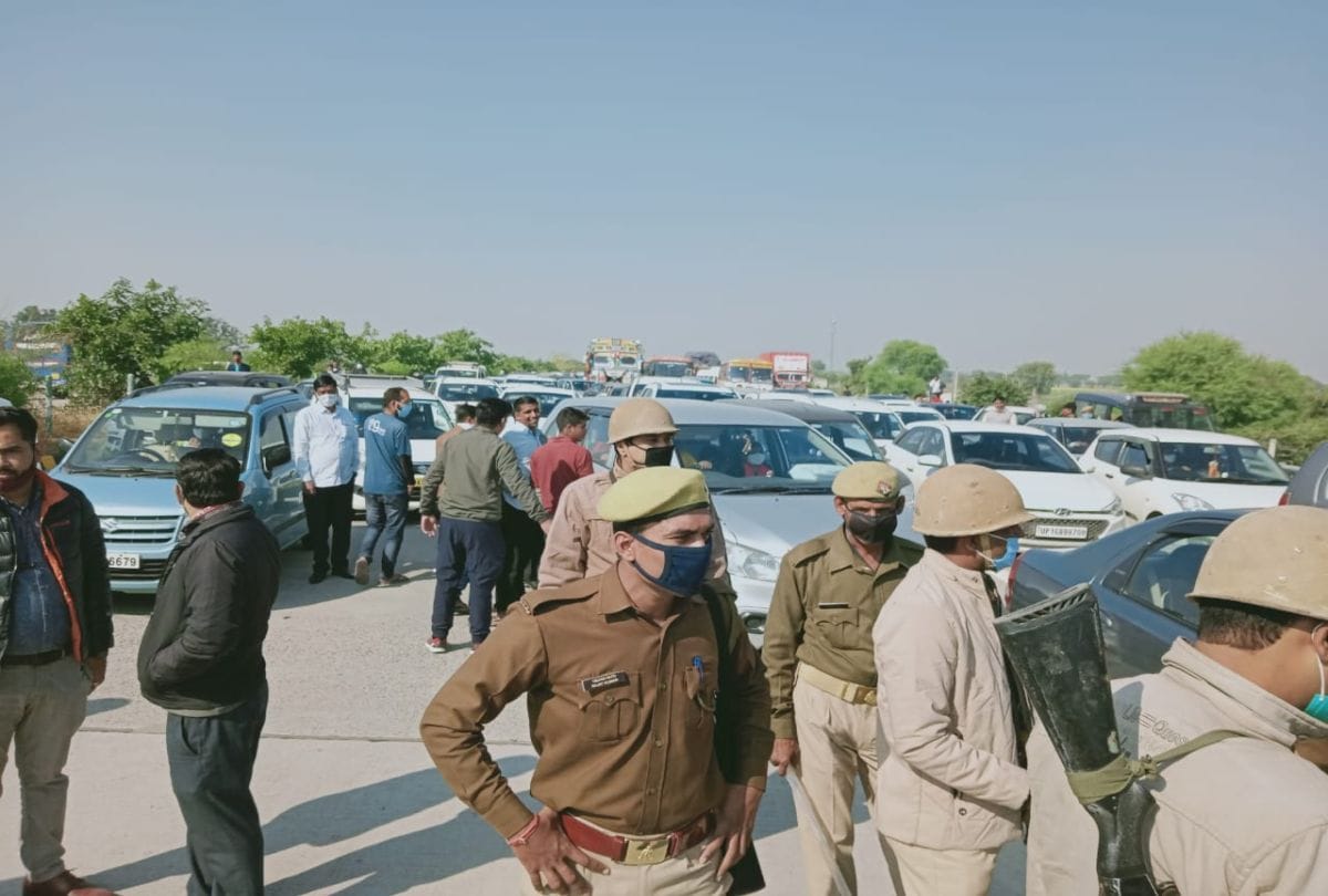 Farmers Protest Bhartiya Kisan Unionon Workers Protest on Yamuna Expressway in Mathura