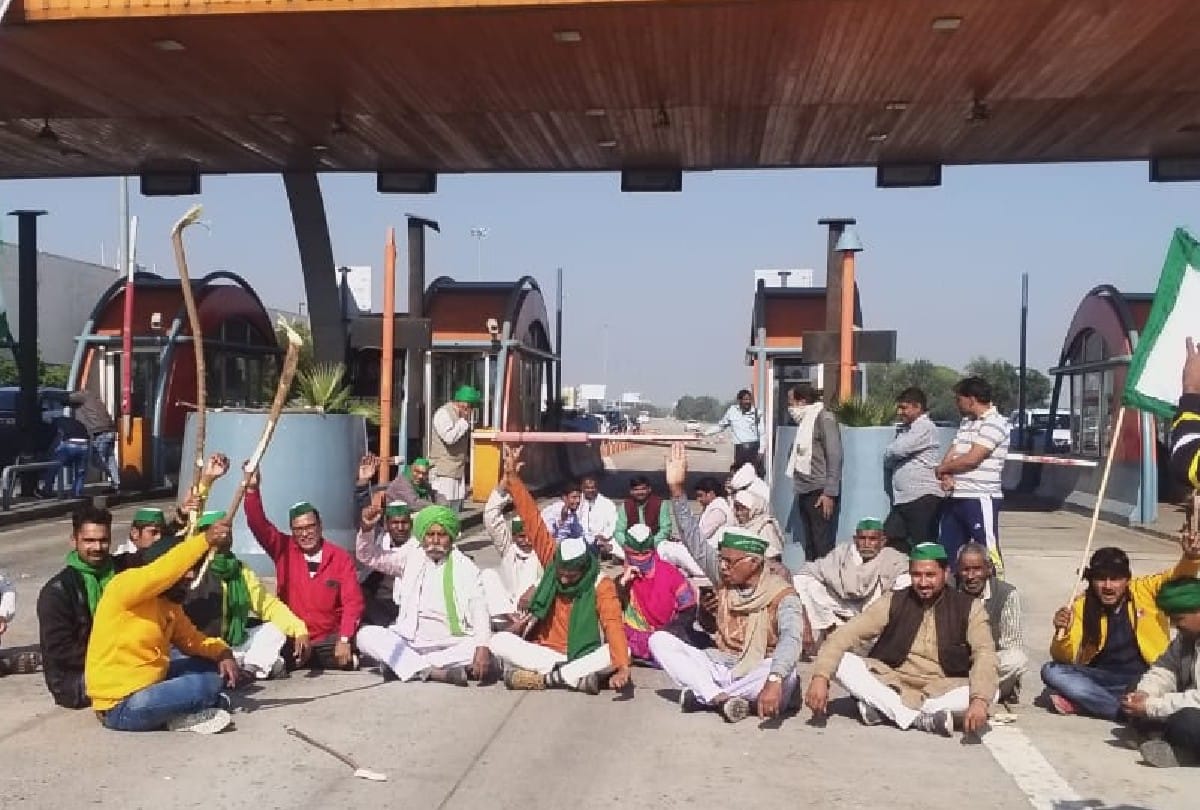 Farmers Protest Bhartiya Kisan Unionon Workers Protest on Yamuna Expressway in Mathura