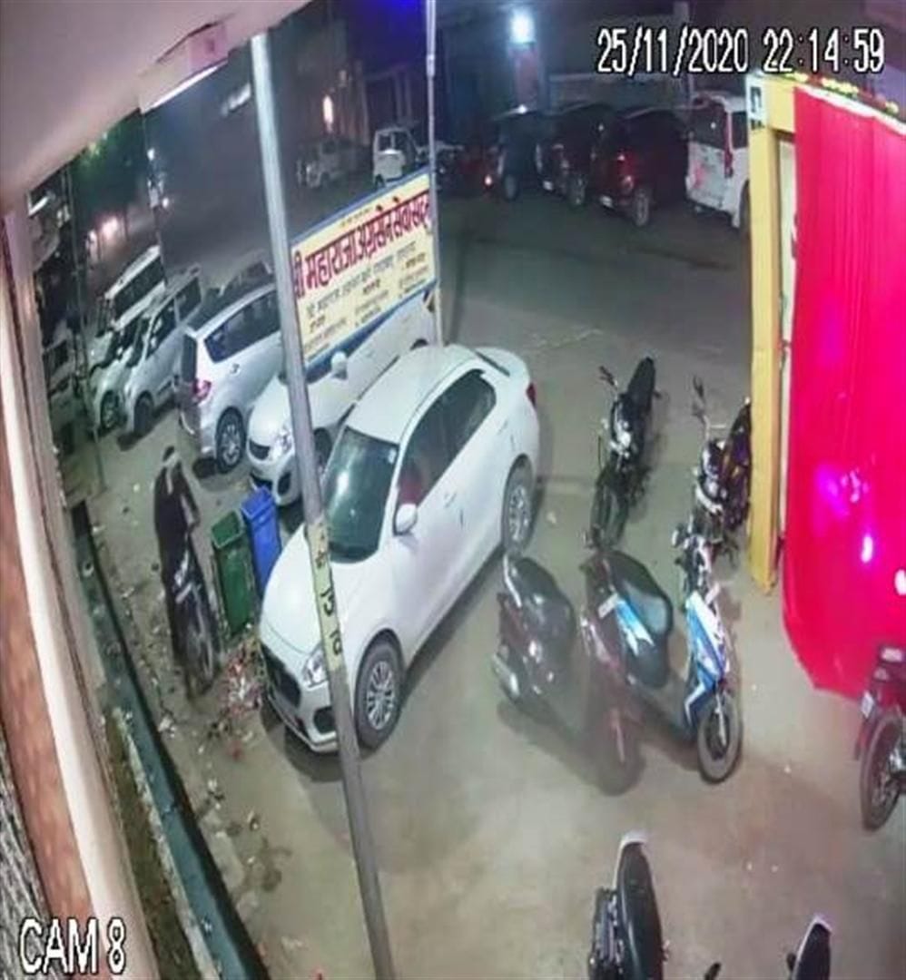 Hathras: Bike theft case captured in CCTV camera