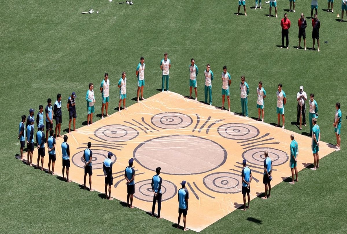 India, Australia players wearing black armbands during 1st ODI in honour of Dean Jones