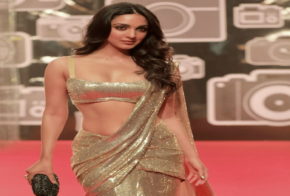 kiaras bold look in golden glitter saree picture got viral