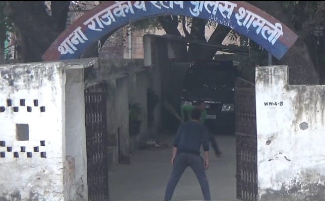 Photo of police playing cricket in GRP police station viral