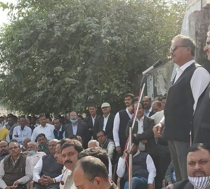 Negotiations with district judge fail, lawyers protest