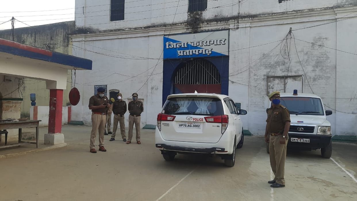 The prison guards returned without showing the report of the sick prisoner, angry families created uproar in the district hospital