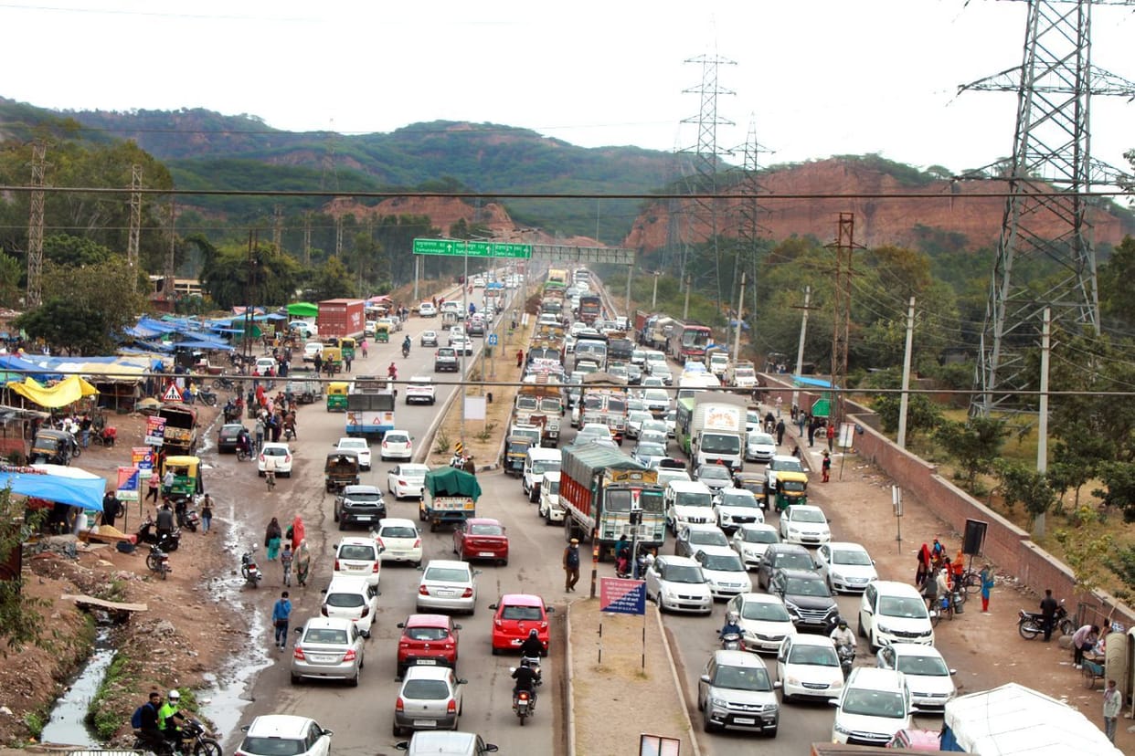 Farmer movement: Highway jam, driver upset