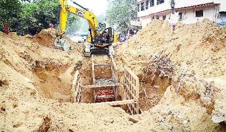 Kalibari: Digging becomes a disaster, traffic stops again and again