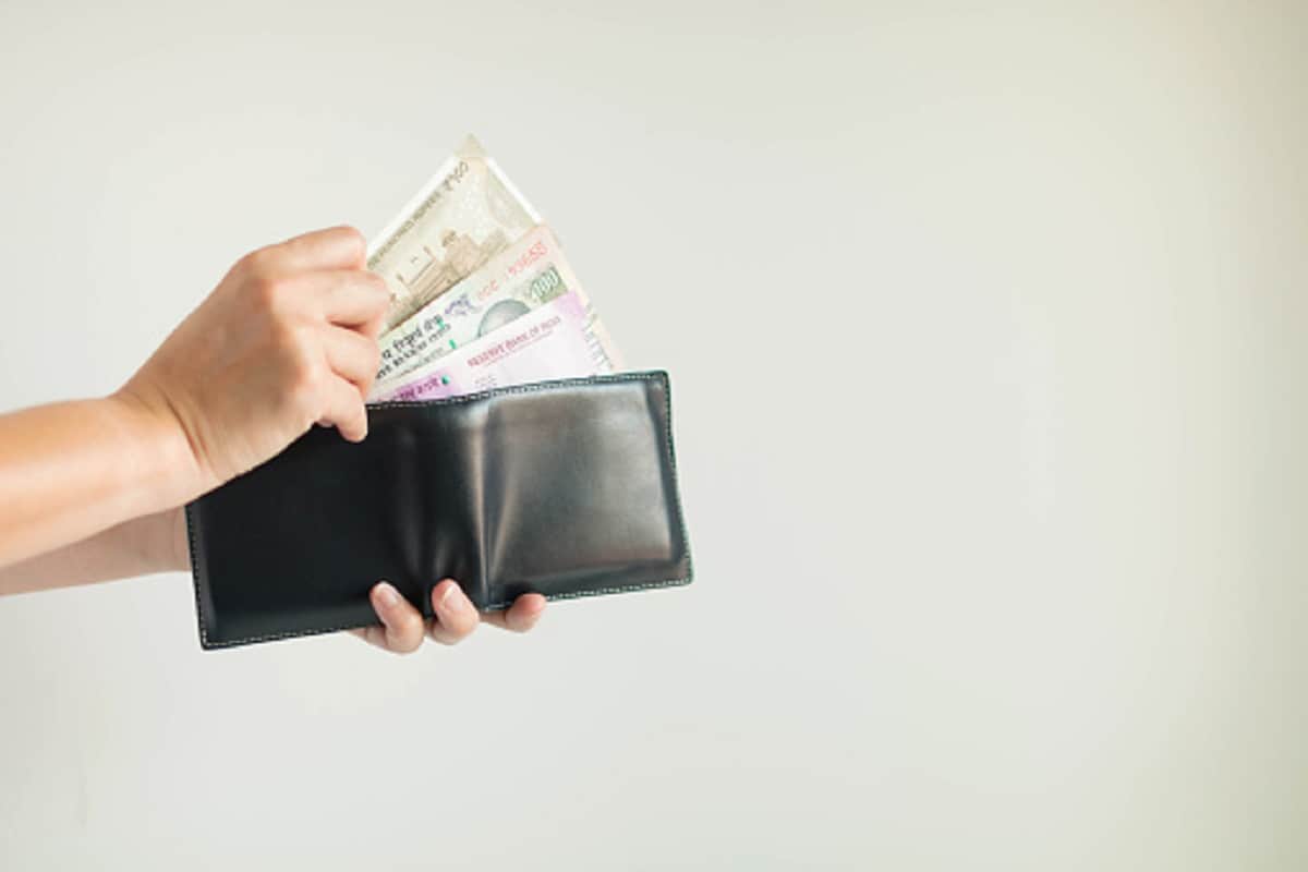 survey says 66 percent women not take own financial decisions depend on father