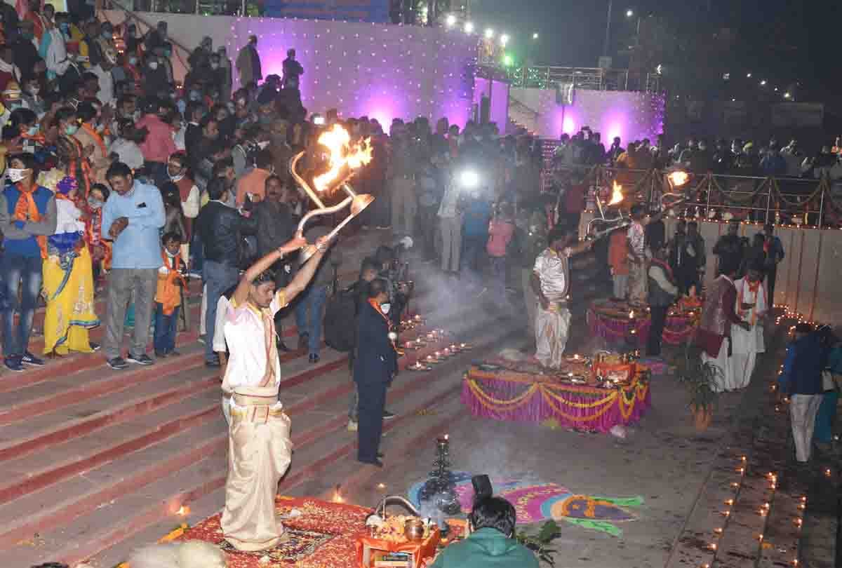 Ganga Aarti in Kanpur for the first time 11 thousand were Deep burnt