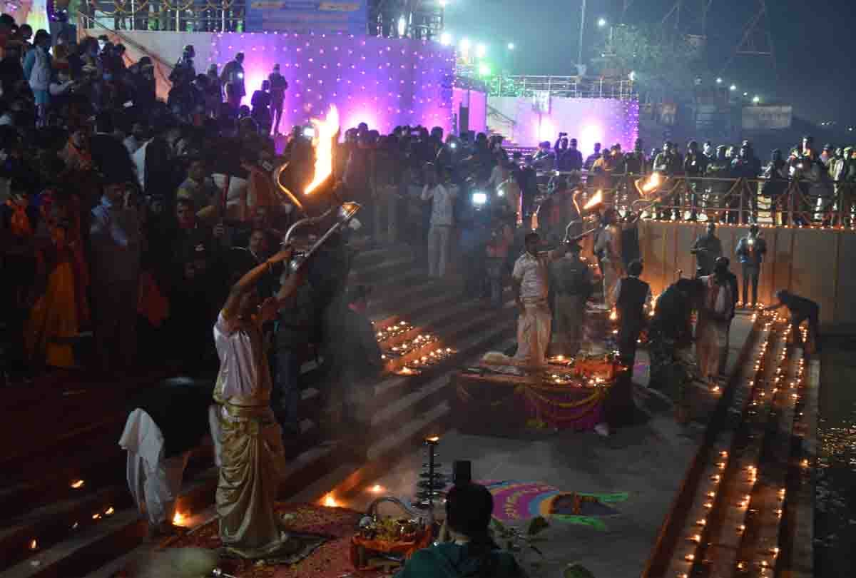 Ganga Aarti in Kanpur for the first time 11 thousand were Deep burnt