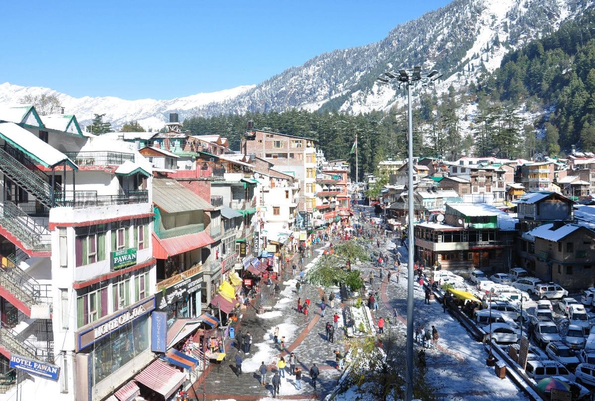snowfall in himachal: Scenic view of snowfall images in Manali snowfall images in solang nala himachal