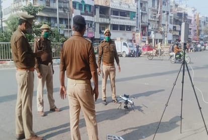 Yamraj on the road in Prayagraj, asked people to put on masks