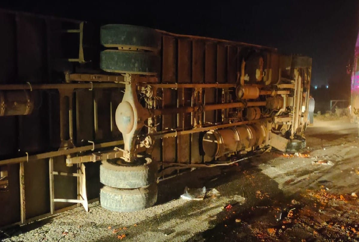 container crushed the women waiting for the vehicle in mainpuri