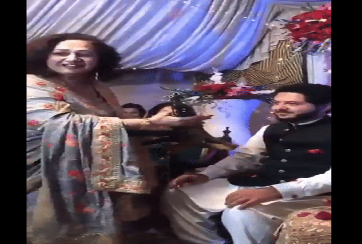 pakistani mother in law gifts AK-47 to groom video goes viral