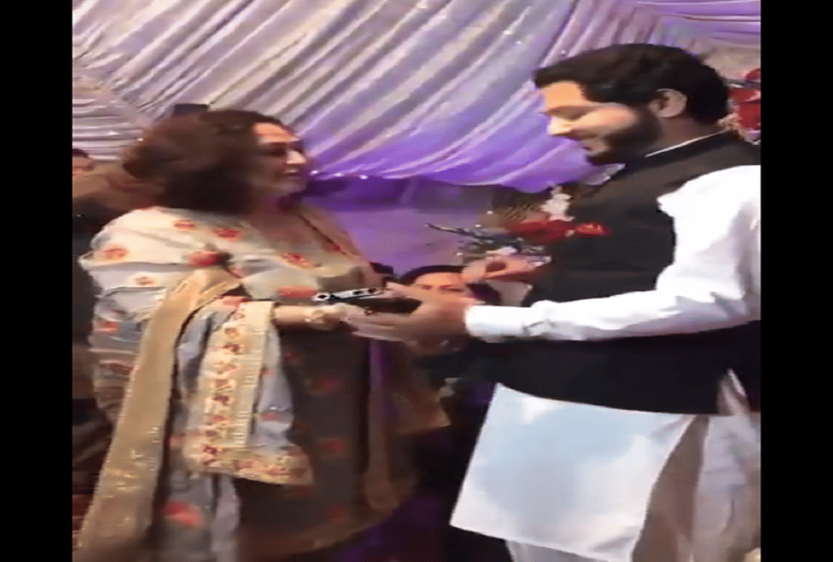 pakistani mother in law gifts AK-47 to groom video goes viral
