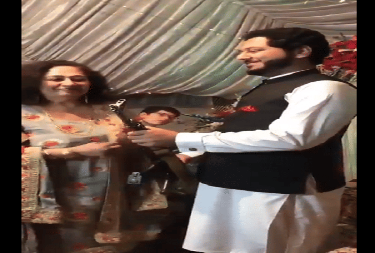 pakistani mother in law gifts AK-47 to groom video goes viral