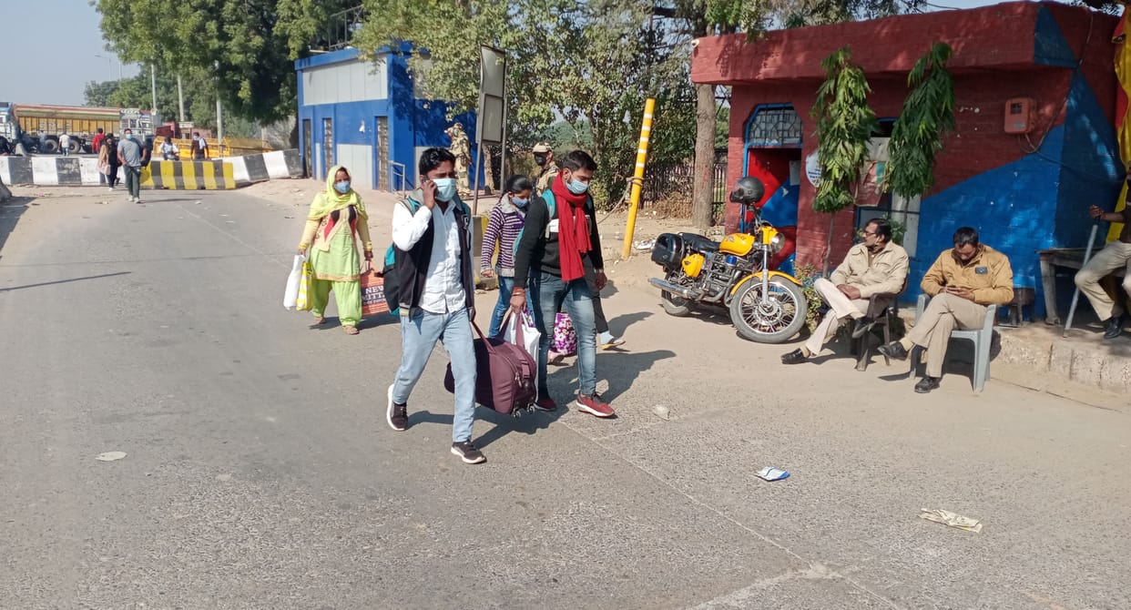 After the relaxation of the morning, Delhi's rural borders are also sealed in the afternoon