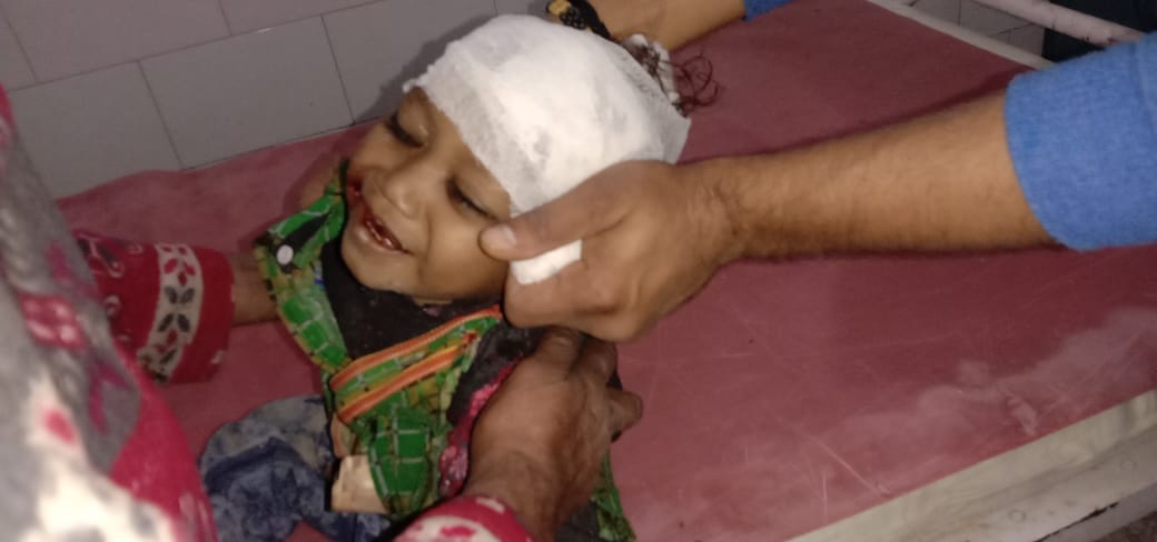 Unbalanced bike collides with car, death of husband and wife and child