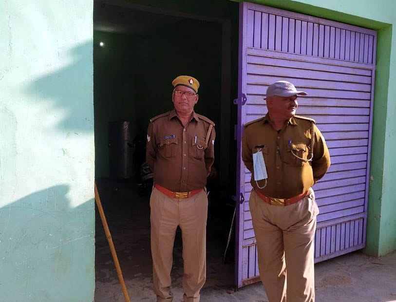 maut ka kaaran spasht hote hee pulis ne patnee par kasa shikanja