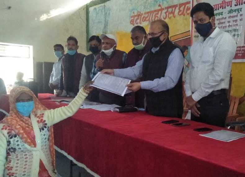 Women's groups will take care of community toilets in Jaunpur entrusted contract letter