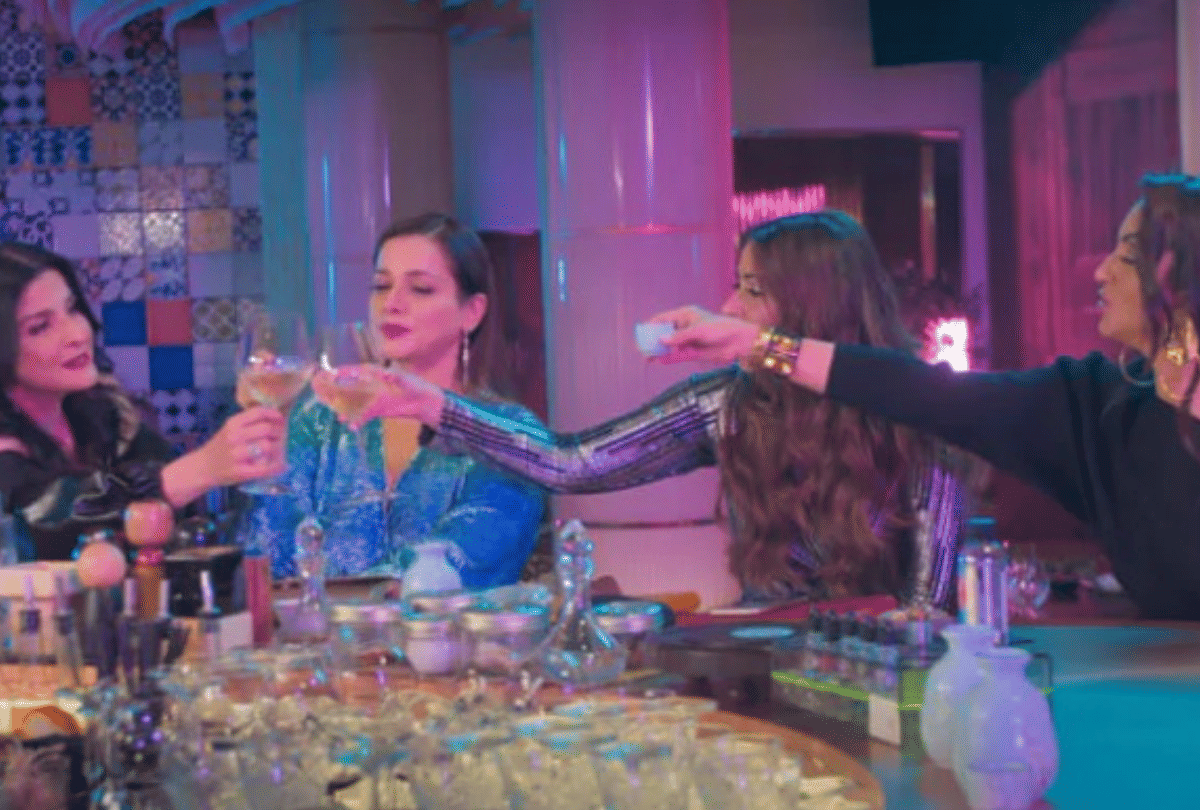 Fabulous Lives Of Bollywood Wives Review by Pankaj Shukla karan johar Netflix india gauri khan