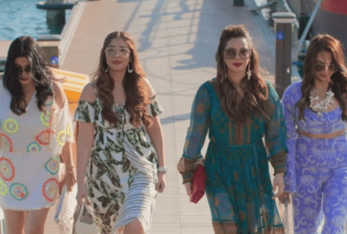 Fabulous Lives Of Bollywood Wives Review by Pankaj Shukla karan johar Netflix india gauri khan