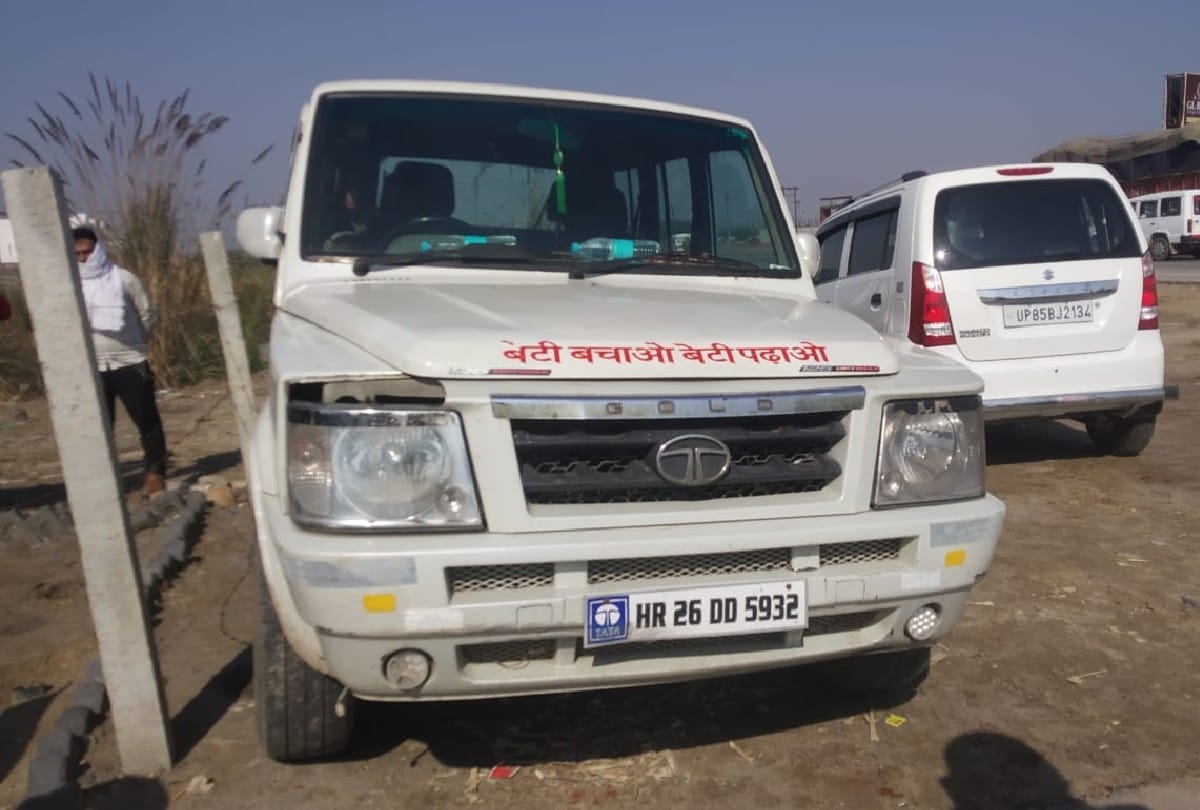 Delhi Agra Highway Murder News: moving car driver shot dead on delhi agra highway in mathura