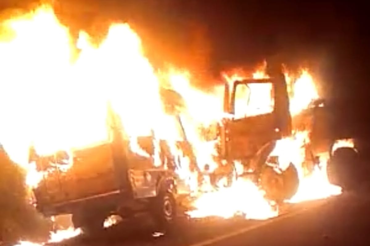 many people killed in road accident in dewas where dumper and tempo collided driver ran away