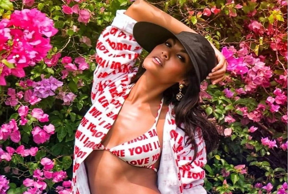 Esha Gupta's topless photo wearing NOTHING but baggy jeans goes viral