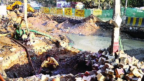 Pipe line cut in front of municipal corporation while digging road