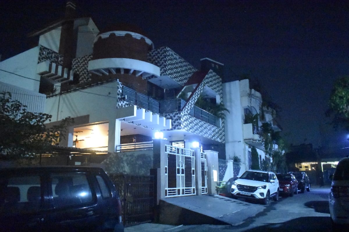 Income tax department raid in Meerut, team is in residence of builder for thirty six hours