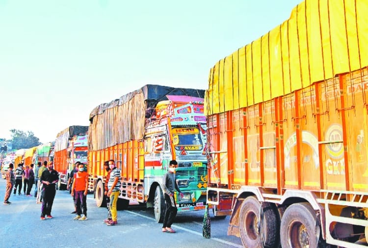Kisan Andolan Today Latest News: Supply of essential goods interrupted due to Kisan Andolan