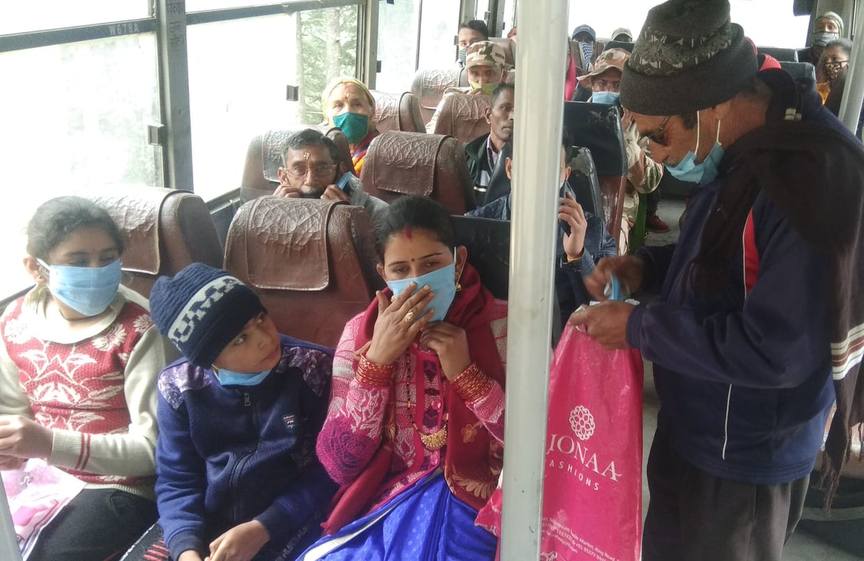 Bhuvan Ghatodi is distributing masks to passengers traveling in buses