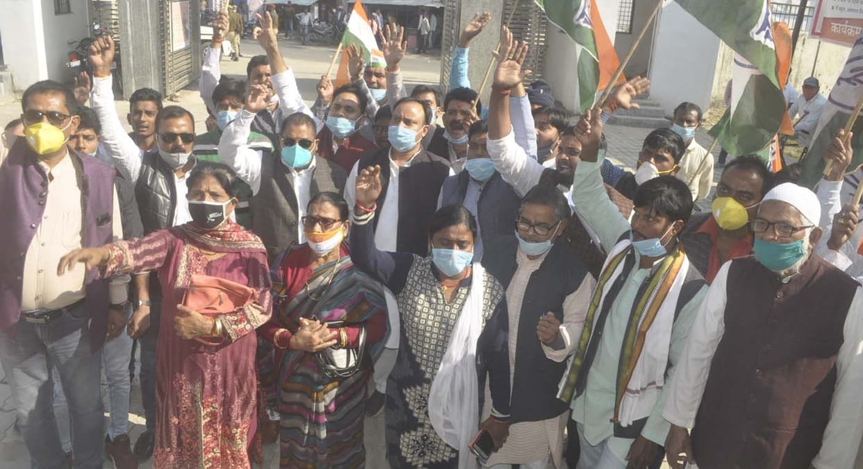 Congressmen march