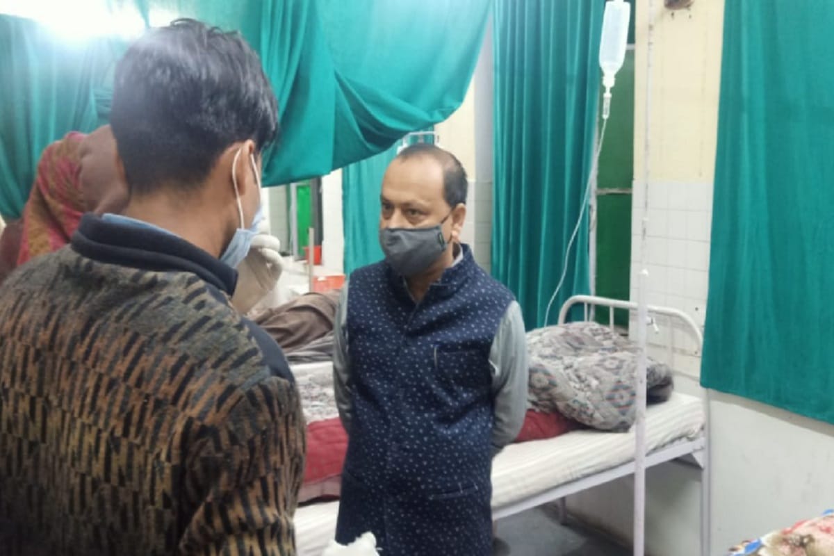 Many people admitted in hospital after food poisoning in sardhana of Meerut