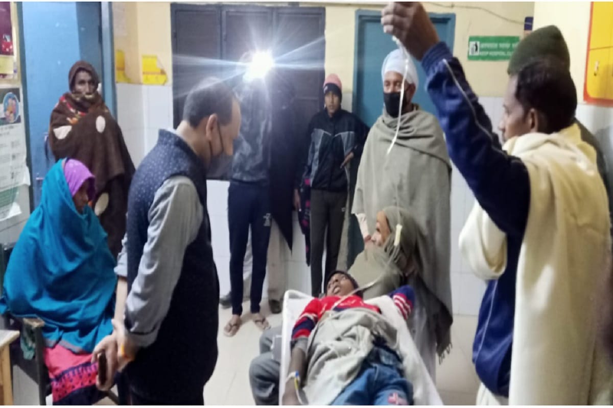 Many people admitted in hospital after food poisoning in sardhana of Meerut