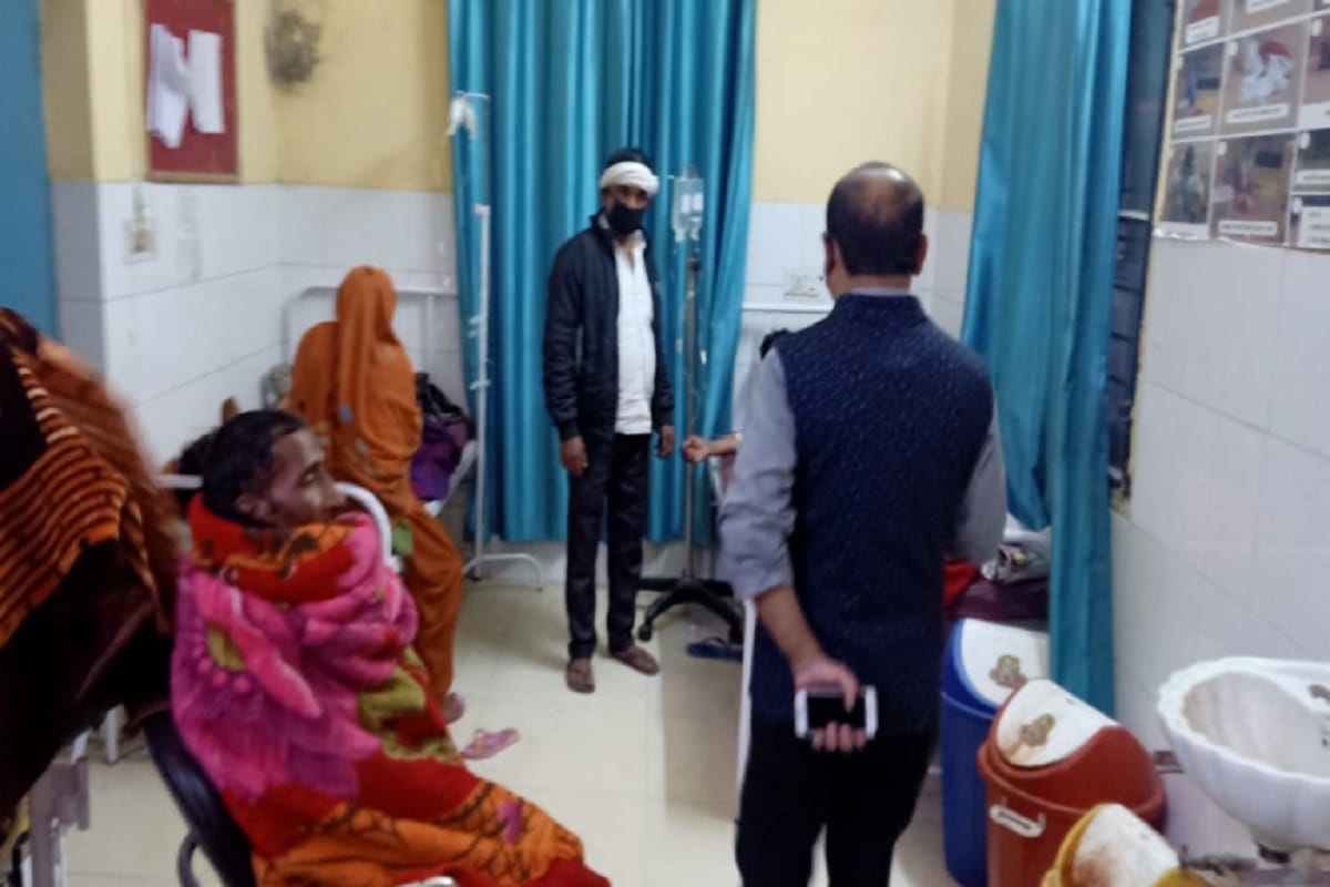 Many people admitted in hospital after food poisoning in sardhana of Meerut