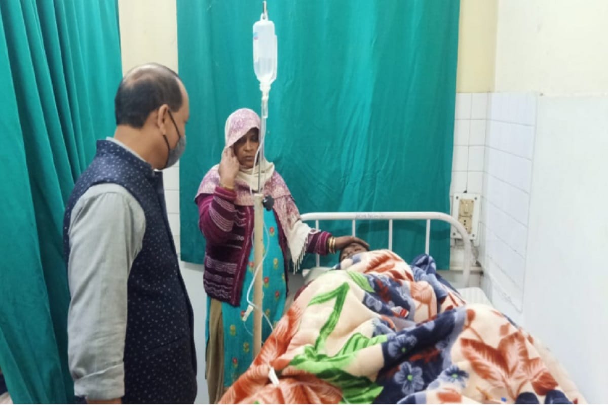 Many people admitted in hospital after food poisoning in sardhana of Meerut