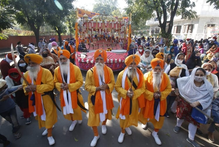 Chandigarh News in Hindi: Nagar Kirtan in Chandigarh, See the photos