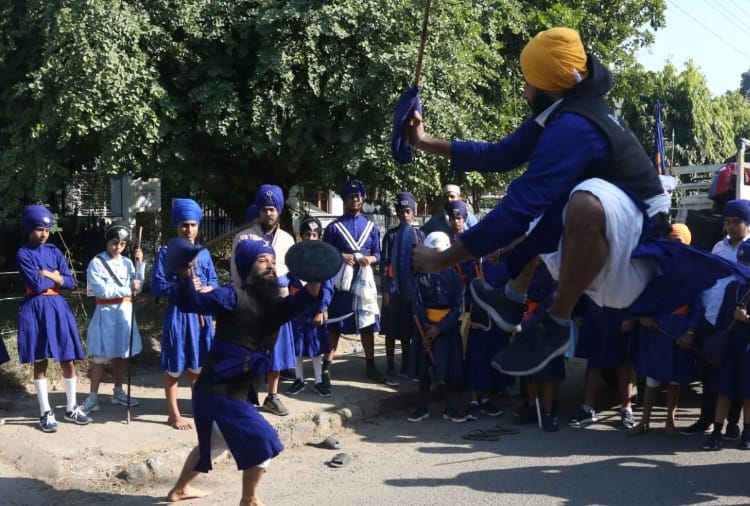 Chandigarh News in Hindi: Nagar Kirtan in Chandigarh, See the photos