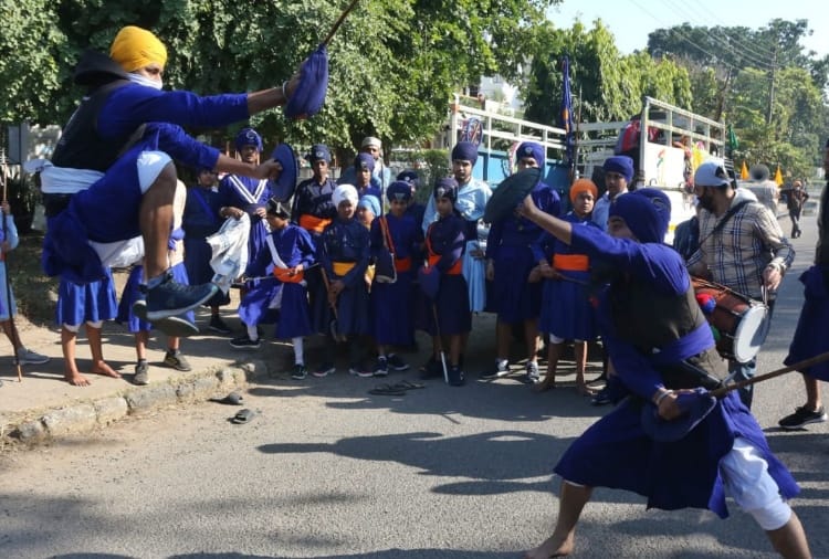 Chandigarh News in Hindi: Nagar Kirtan in Chandigarh, See the photos